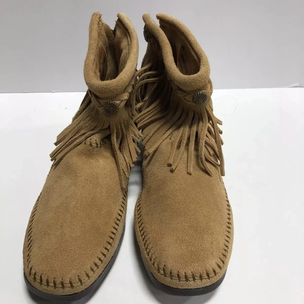 Minnetonka Women’s Hi Top Fringe Boots Brown, Size 6.5 M